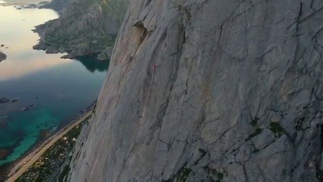 Lofoten is just unbelievably beautiful! Last night simul running belay climbing some of the classic смотреть онлайн