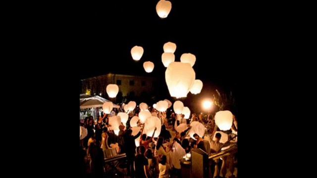 Sky Lanterns / Lanterne Volanti ... Effetto Visivo + Musica Emozionate = MAGIA