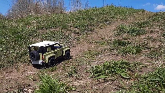 [MOD] RC Motorized Land Rover Defender LEGO Technic 42110 by grohl666 Off-road with an uphill climb смотреть онлайн