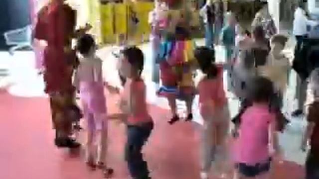Клоуны Плюшка и Вася Скакалкин в ТЦ Гагаринский