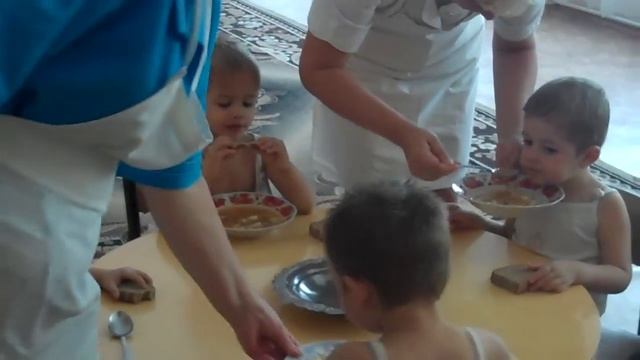 Dima Tells His Friends That He is Leaving смотреть онлайн
