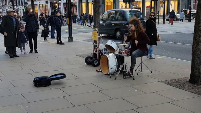 Lady Gaga - Applause. Drums смотреть онлайн