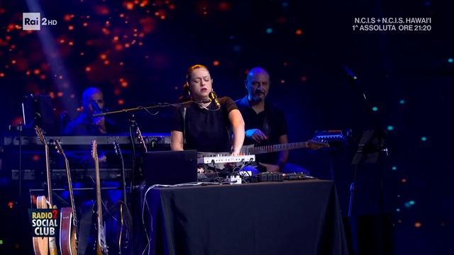 Daniela Pes con "Carme" - Radio2 Social Club 22/09/2023 смотреть онлайн
