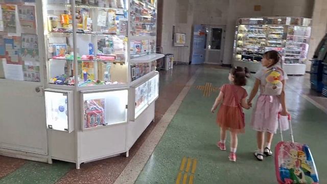 Едем на вокзал, садимся в поезд. смотреть онлайн