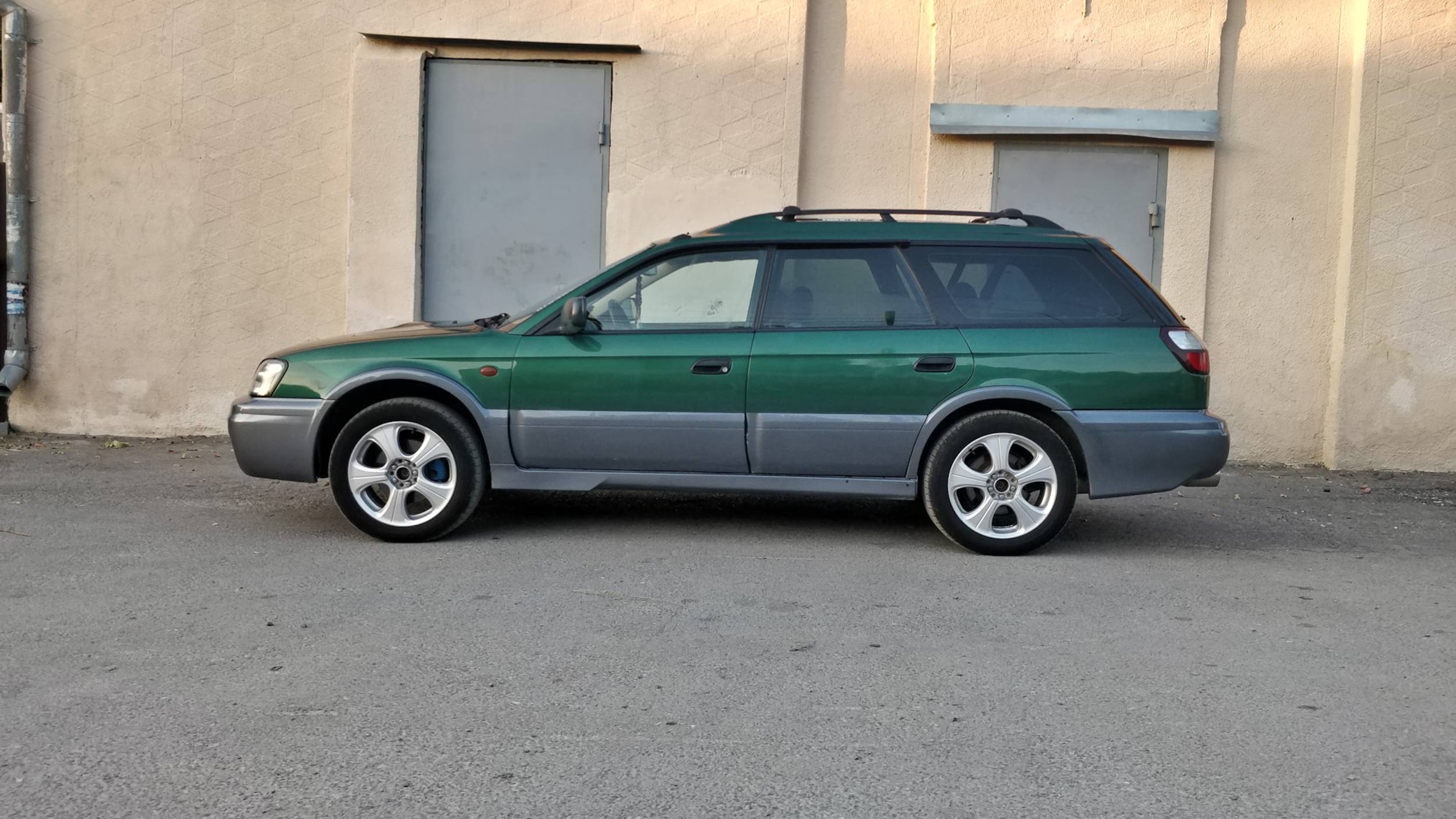 Subaru Outback 2.5 AT, 2000, 186 000 км смотреть онлайн