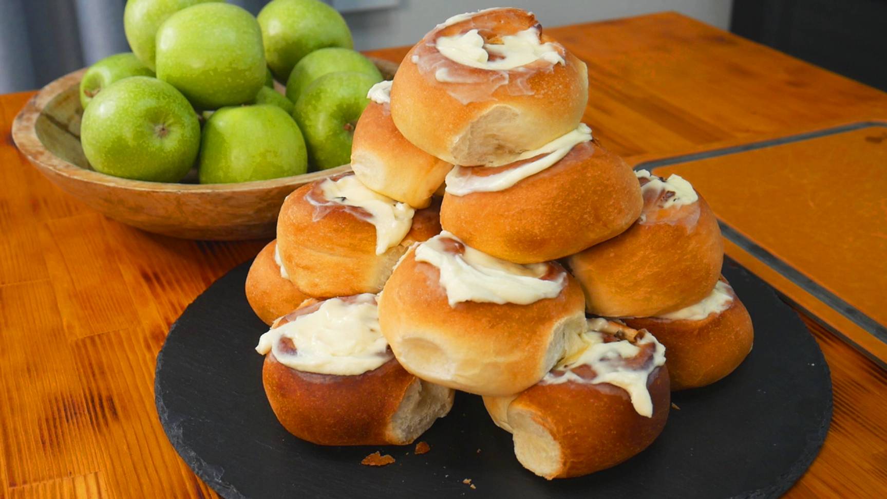 Аромат на весь дом! Булочки с яблоками и корицей. Заготовка яблок на зиму. смотреть онлайн