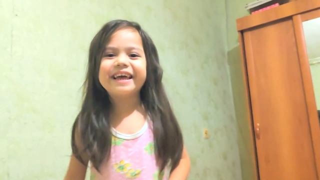 Камилла и Папа играют в игрушки / Видео для детей смотреть онлайн