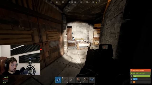 ДОМ НА ВОДЕ против ОГРОМНОГО КЛАНА в РАСТ/RUST смотреть онлайн