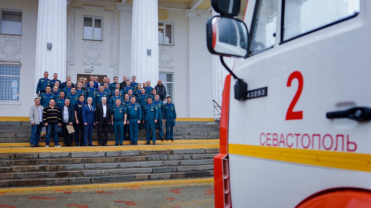 90 лет мужества: юбилей отмечает 2-я пожарно-спасательная часть МЧС России по Севастополю смотреть онлайн