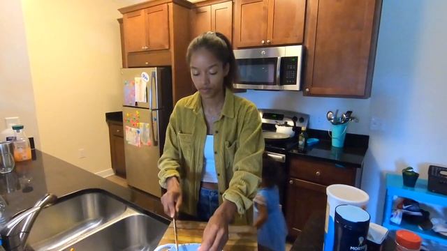 African American girl cooks Russian Котлеты ! смотреть онлайн