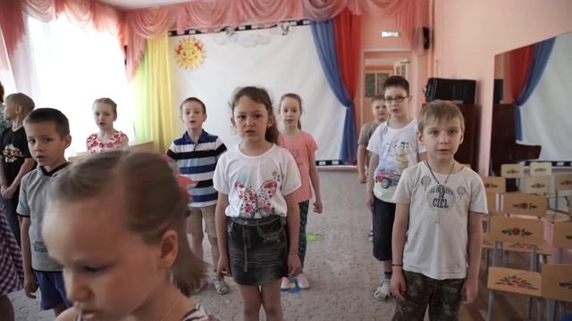 Один день из жизни группы Лесовичок смотреть онлайн