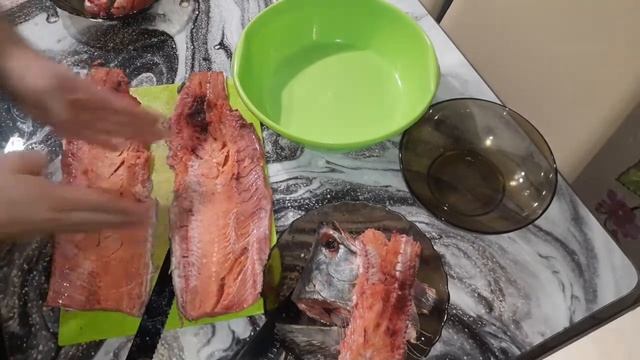 КАК ПОСОЛИТЬ КРАСНУЮ РЫБУ. СУХОЙ ПОСОЛ ГОРБУШИ смотреть онлайн