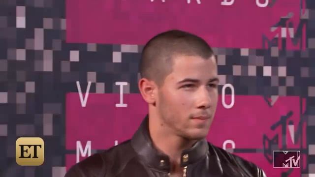 Nick Jonas Drops 'Close' Music Video, Opens Up About 'Complicated' Last Year смотреть онлайн