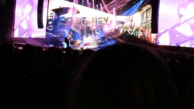 5 Seconds Of Summer- Amnesia 'Where We Are' One Direction Tour, Toronto, August 2nd смотреть онлайн