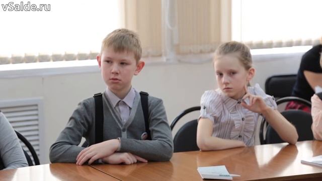 Салдинские школьники познакомились с работой руководителей города смотреть онлайн