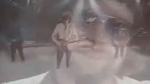 ELO (Electric Light Orchestra) - Last Train To London.3gp смотреть онлайн