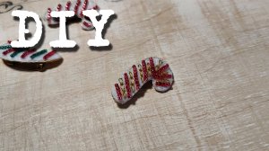 [DIY] Брошь в виде карамельной палочки (бисер и металлизированная нить)