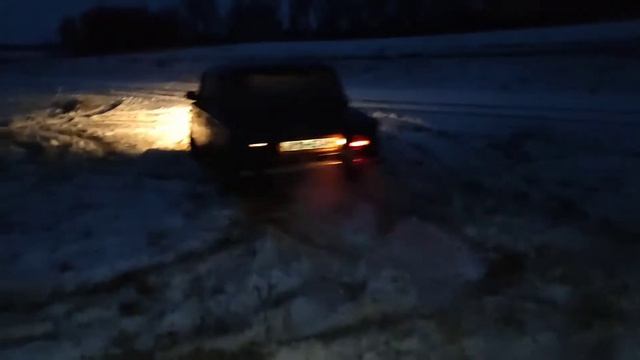 ШКОЛЬНИК КАТАЕТСЯ НА ВАЗ 2106 / ДРИФТ смотреть онлайн