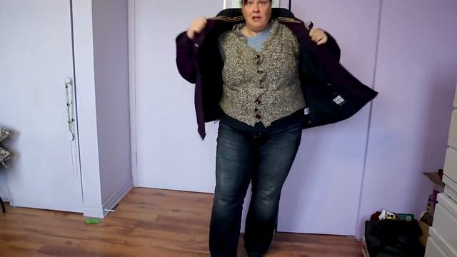 How to Layer for an EXTREMELY Cold Winter - Travel Packing Tips смотреть онлайн