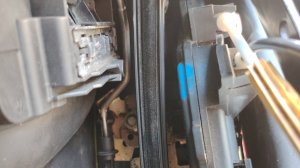 Как снять замок задней двери на Audi A6 C5