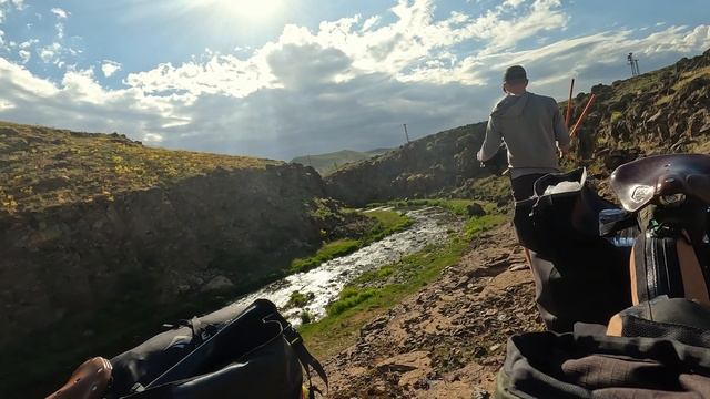 Over the Shoulder of Mt Ararat // Bicycle Touring Turkey смотреть онлайн