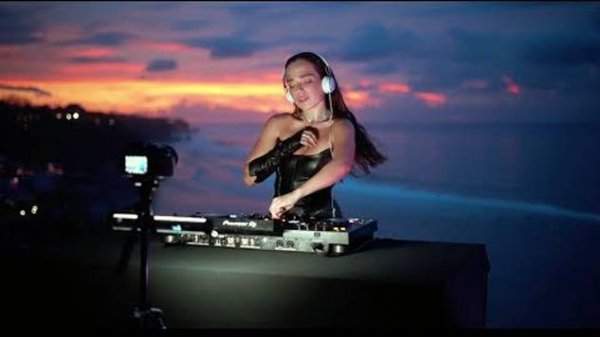 Ariel Estrella | afro house DJ  set in the rain in Bali