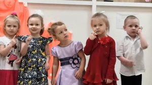 24.11.2021.🎶❤️😉Песенка для мамы ,,Целовака, прижимака и люблюка ты моя!" Поют дети мл гр.