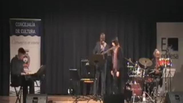 Miguel Perez Bajista Cubano con el Grupo Vicky Cruz Jazz Quartet смотреть онлайн