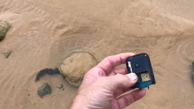 Beach Detecting (Hard Core) at night In the rain with Tim Davies at Avoca beach chasing the Cut🇦🇺 смотреть онлайн