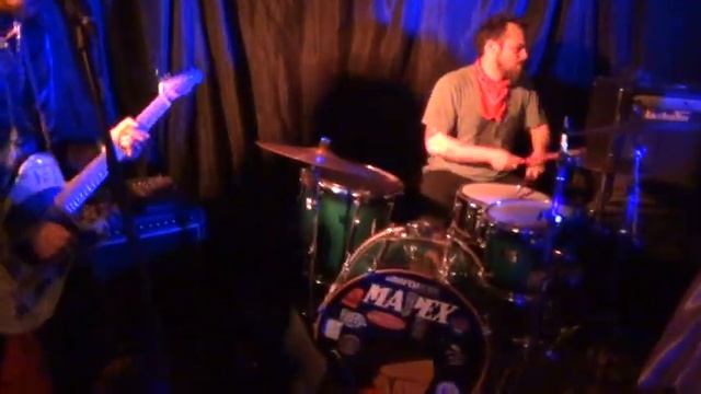 beatrice inferno .....horace....vivo en el bar rojo en moron смотреть онлайн