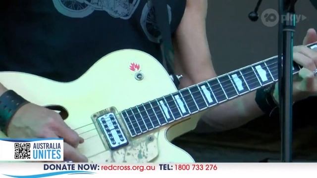 The Living End - Roll On (Australia Unites: Red Cross Flood Appeal) смотреть онлайн