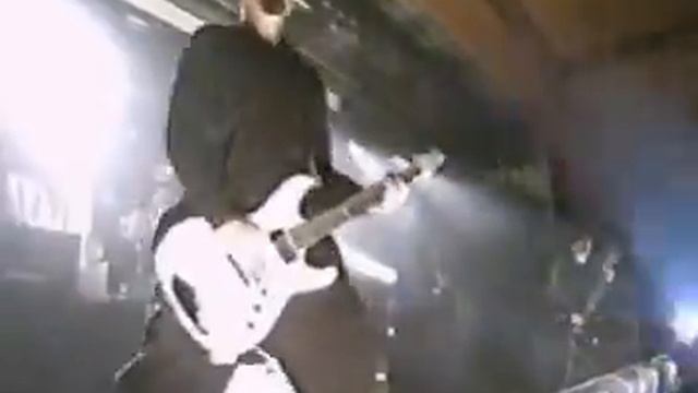 Broken Home- Papa Roach (live)