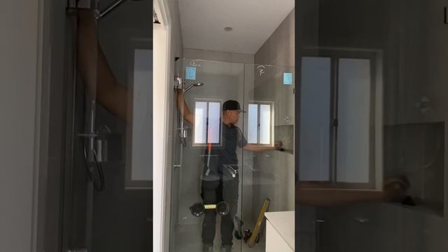 FRAMELESS GLASS SHOWER DOOR || ALIGNMENT TRICK #how #howto #installation #glasswork #glass смотреть онлайн