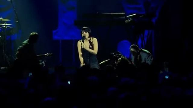 Lily Allen - He Wasn't There ( Live In London ) смотреть онлайн