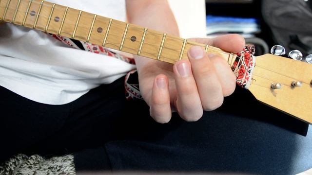 Уроки для балалайки. Разминка пальцев | Разноходовки для левой руки. Точки для мажоров смотреть онлайн