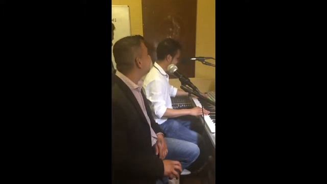 My cousin Neno Golcalves sings at Dungannon swift party. He has a great voice. смотреть онлайн