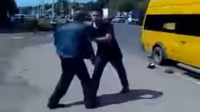 СМОТРИ! Пьяный отказался платить за проезд в маршрутке! смотреть онлайн