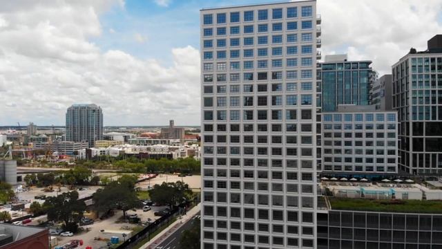 Tampa, a city on Tampa Bay, along Florida’s Gulf Coast. A major business center смотреть онлайн