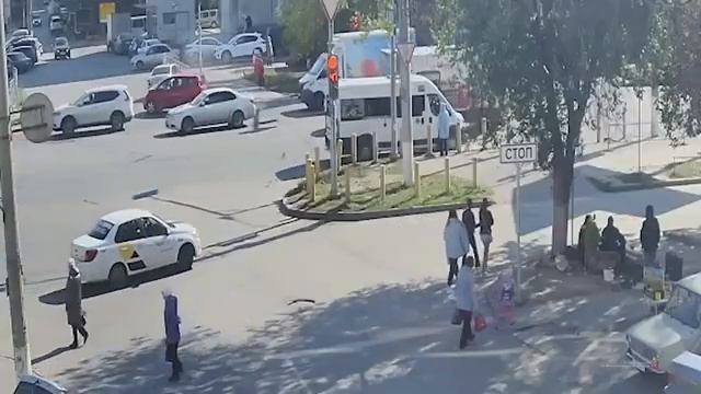 Столкновение иномарок на окраине Волгограда попало на видео смотреть онлайн
