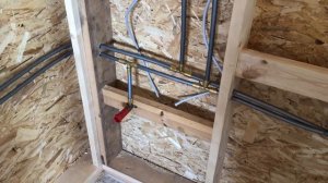 Надежный водопровод в каркасном доме.