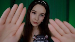 АСМР СПОРИМ ТЫ УСНЕШЬ? Неразборчивый шепот Звуки рта и движение рук