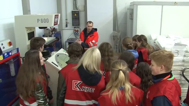 День открытых дверей для школьников на заводе КВЕ в Воскресенске смотреть онлайн