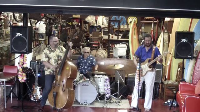 The Argonauts play All Mama's Children Wanna Rock - a classic song from Carl Perkins. смотреть онлайн