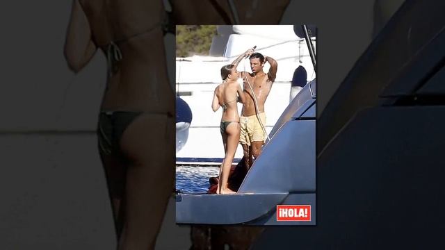 Carlos Sainz Jr. y su novia Isabel, de escapada romántica y familiar смотреть онлайн
