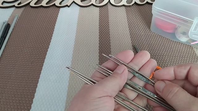 Шапка Бини спицами // Спицы // Крючки // смотреть онлайн