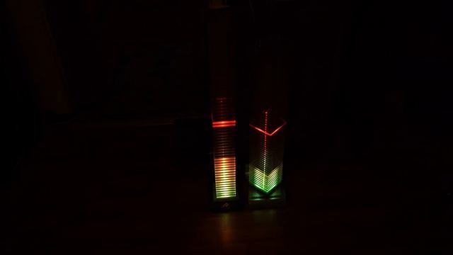 Стерео башни. Two led tower - stereo Vu meter. смотреть онлайн