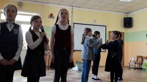 Дора дора  помидора нет ни дома ни забора