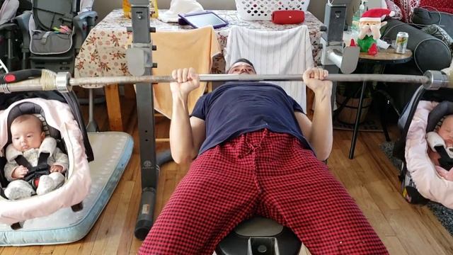 #daddy #daughter #workout #dadbod #radbod смотреть онлайн