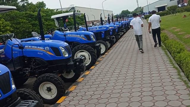 न्यू हॉलैंड ट्रैक्टर के मैन्युफैक्चरिंग प्लांट के दौरे पर. ग्रेटर नोएडा उत्तर प्रदेश смотреть онлайн