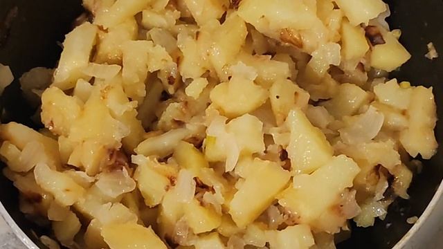 не люблю готовить, а есть что-то надо:) жарено-тушеные картошка с луком смотреть онлайн
